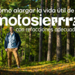 Hombre sonriente caminando en un bosque soleado con texto sobre cómo alargar la vida útil de la motosierra usando refacciones adecuadas.