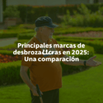 Hombre mayor con gorra y camiseta naranja en un jardín bien cuidado, junto a texto sobre principales marcas de desbrozadoras en 2025.