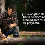 Hombre midiendo un tronco en el bosque con una cinta métrica, vestido con camisa de cuadros, acompañado del texto: "¿Qué longitud de barra de motosierra necesito para mi sierra y mi proyecto?"